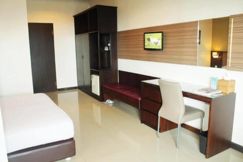 Oyo 628 Losari Metro Macasar Exterior foto