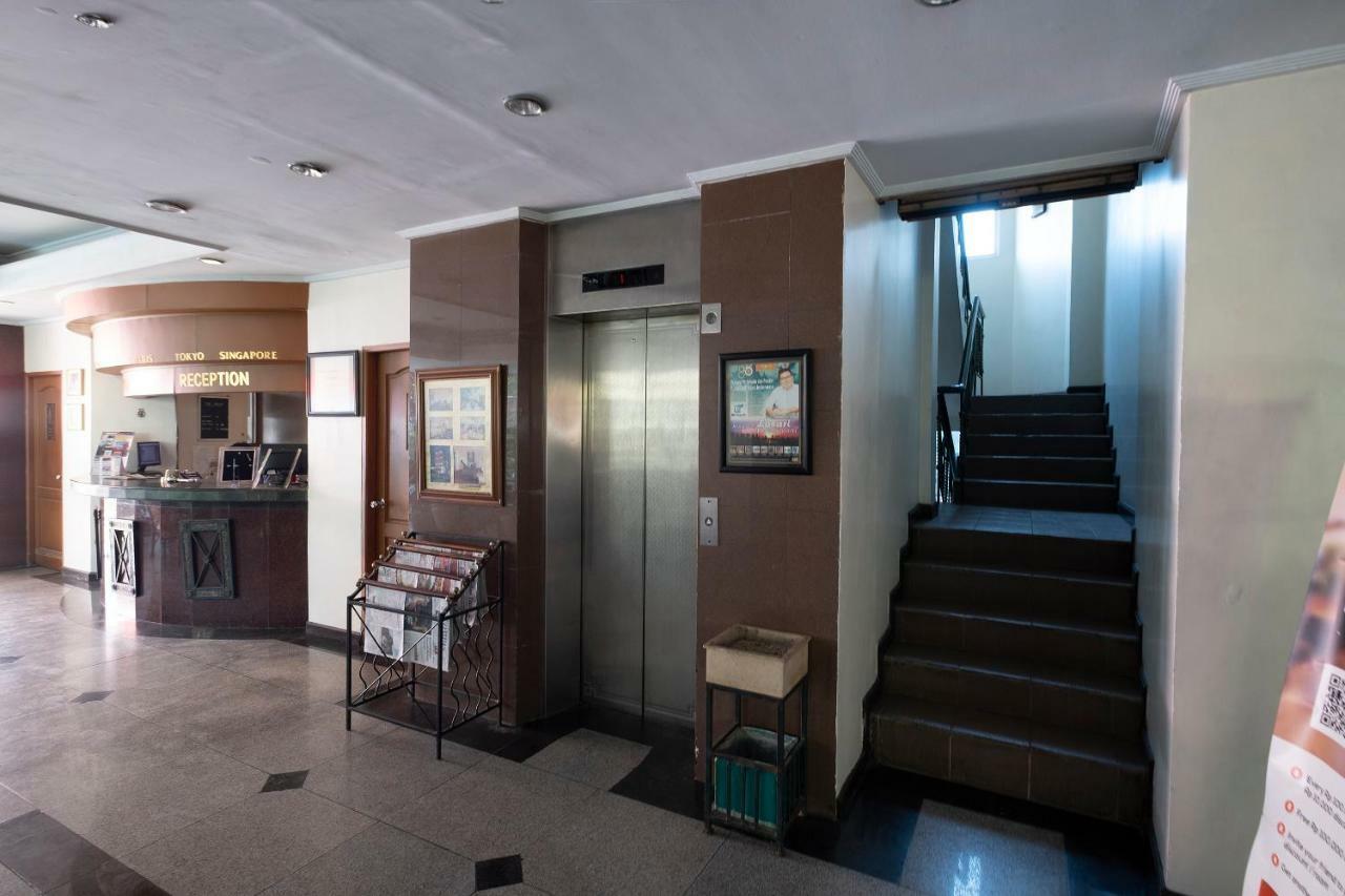 Oyo 628 Losari Metro Macasar Exterior foto