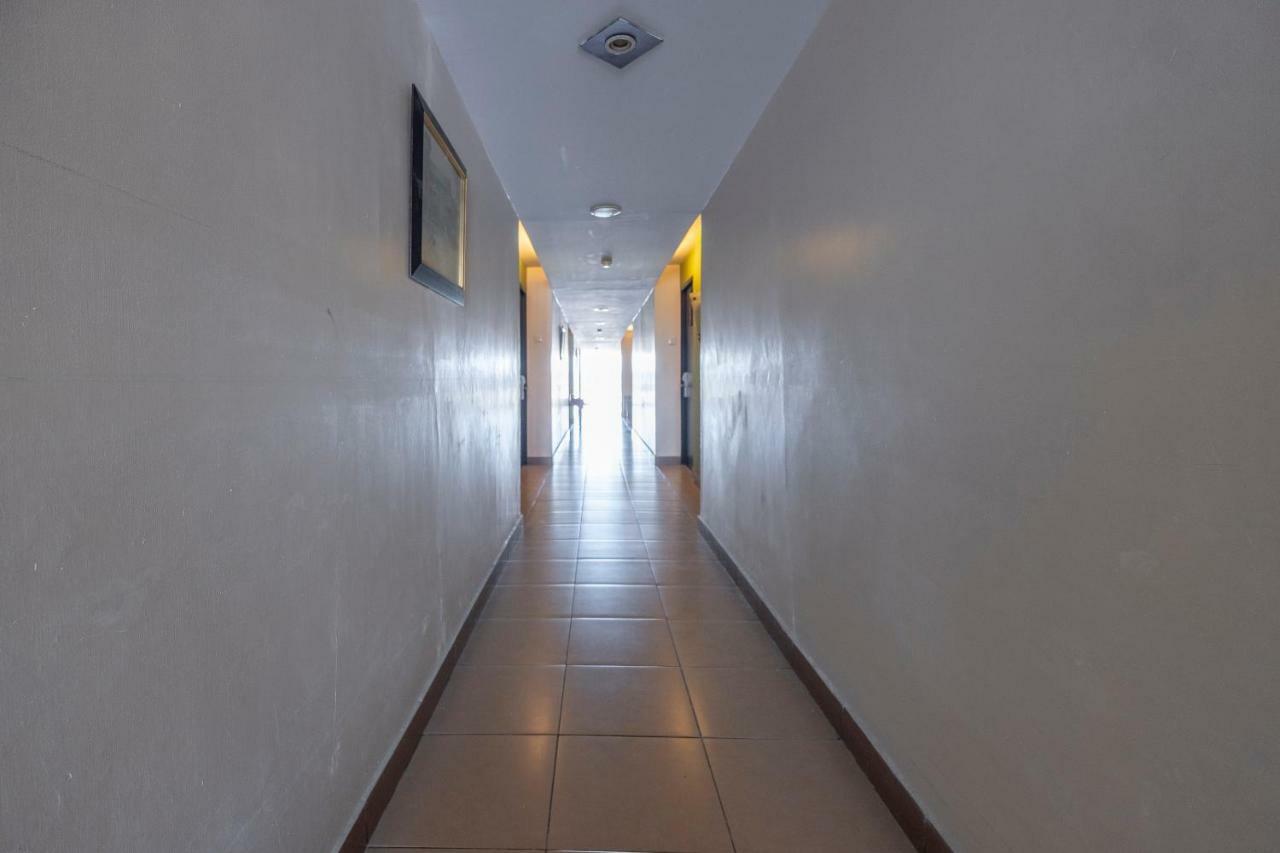 Oyo 628 Losari Metro Macasar Exterior foto